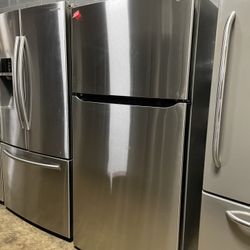 33 inch LG refrigerator in good condition with 4 months warranty