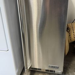 Lynx Ice maker 