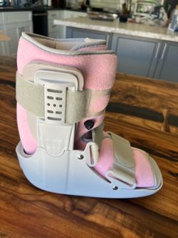 Size medium, walking boot. Pink cam walker.