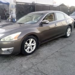 2014 Nissan Altima..  $2500