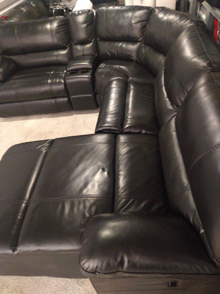 SECTIONAL GENUINE LEATHER RECLINER ELECTRIC BLACK COLOR..DELIVERY SERVICE AVAILABLE
