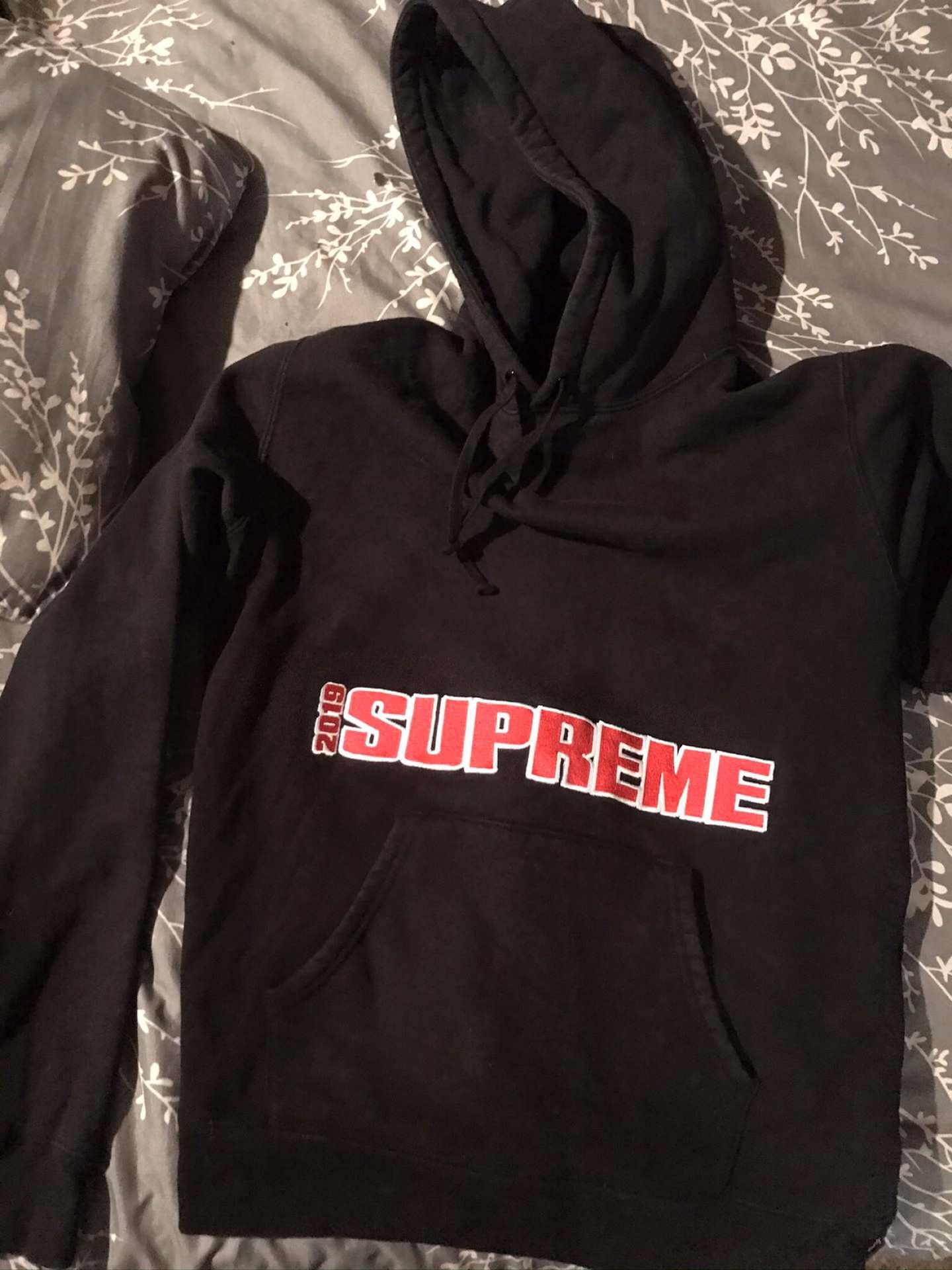 supreme and matching mask both 250$ sz medium