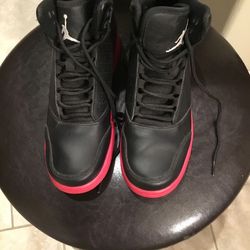 Nike Pink/black 5.5 Youth