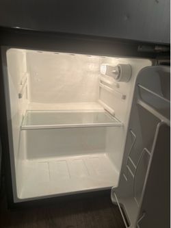 Whirlpool mini fridge w freezer