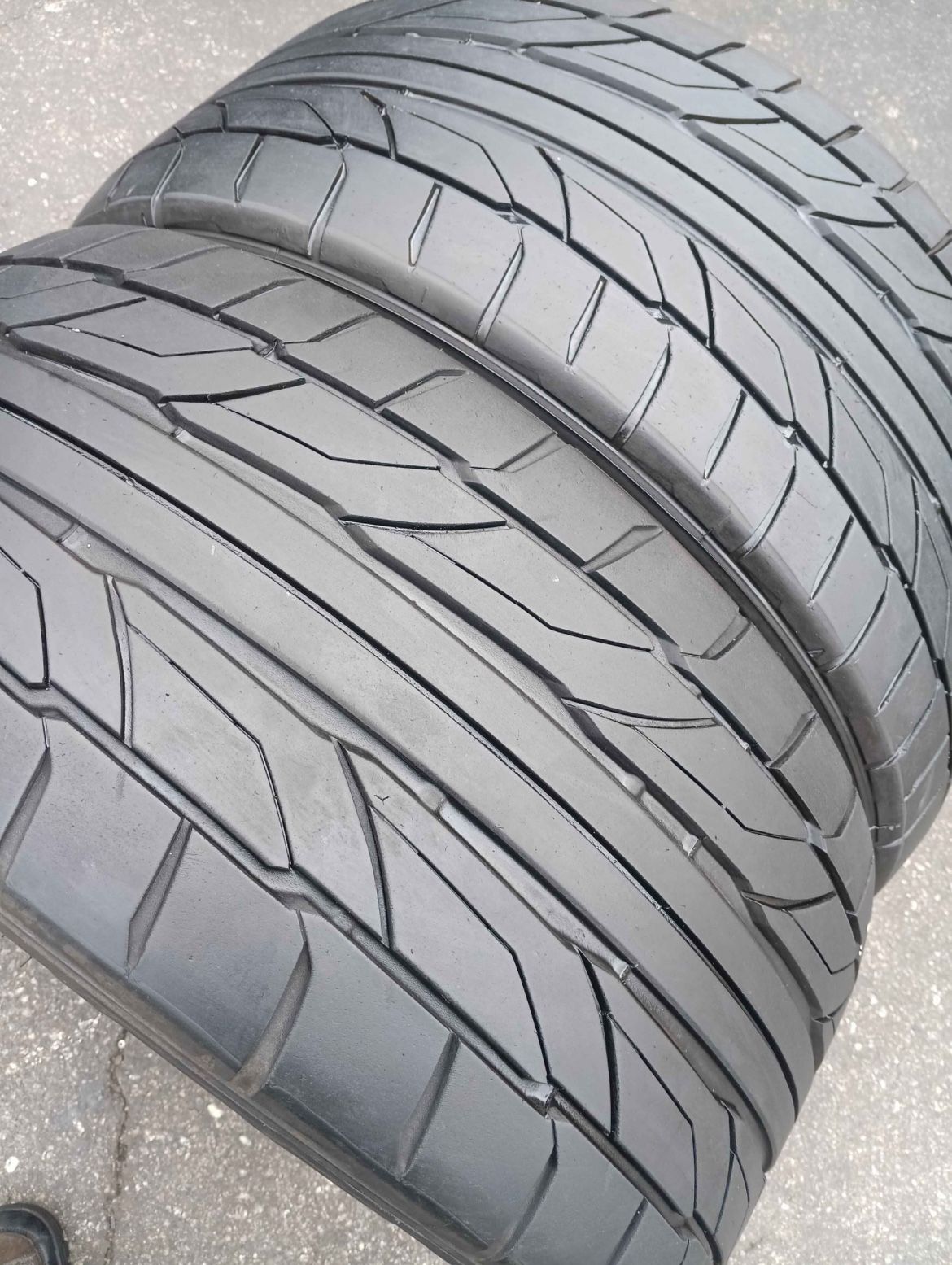 275/40/R20 Nitto