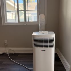 Portable AC Unit - Used For 1 Month Only (Window Kit Included)