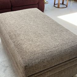 Ottoman/coffee Table