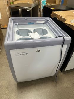 5.7 cu. ft. Manual Defrost Commercial Chest Freezer Ice Cream Display in White
