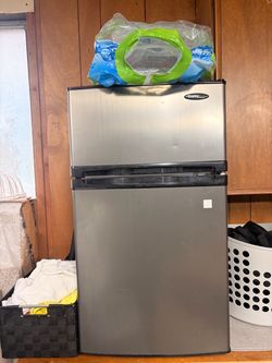 Mini fridge