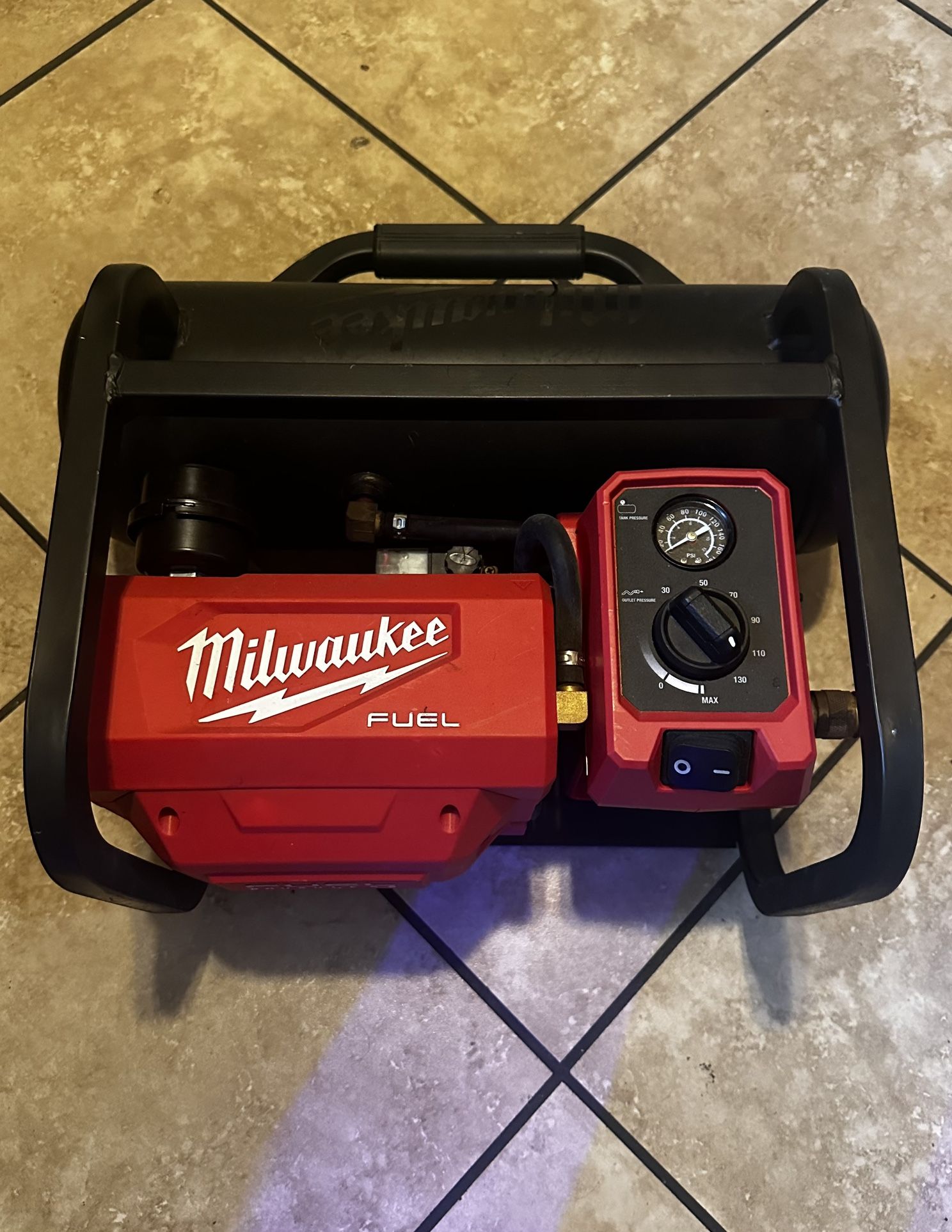 Milwaukee Portable Air Compressor M18