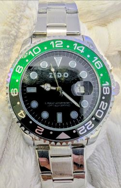 Style Watch with Green and black Bezel