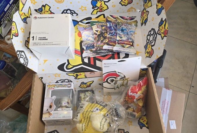 Pokemon Center Suprise Box