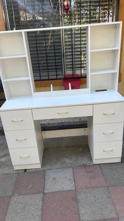 Vanidad color blanco con mucho espacio
