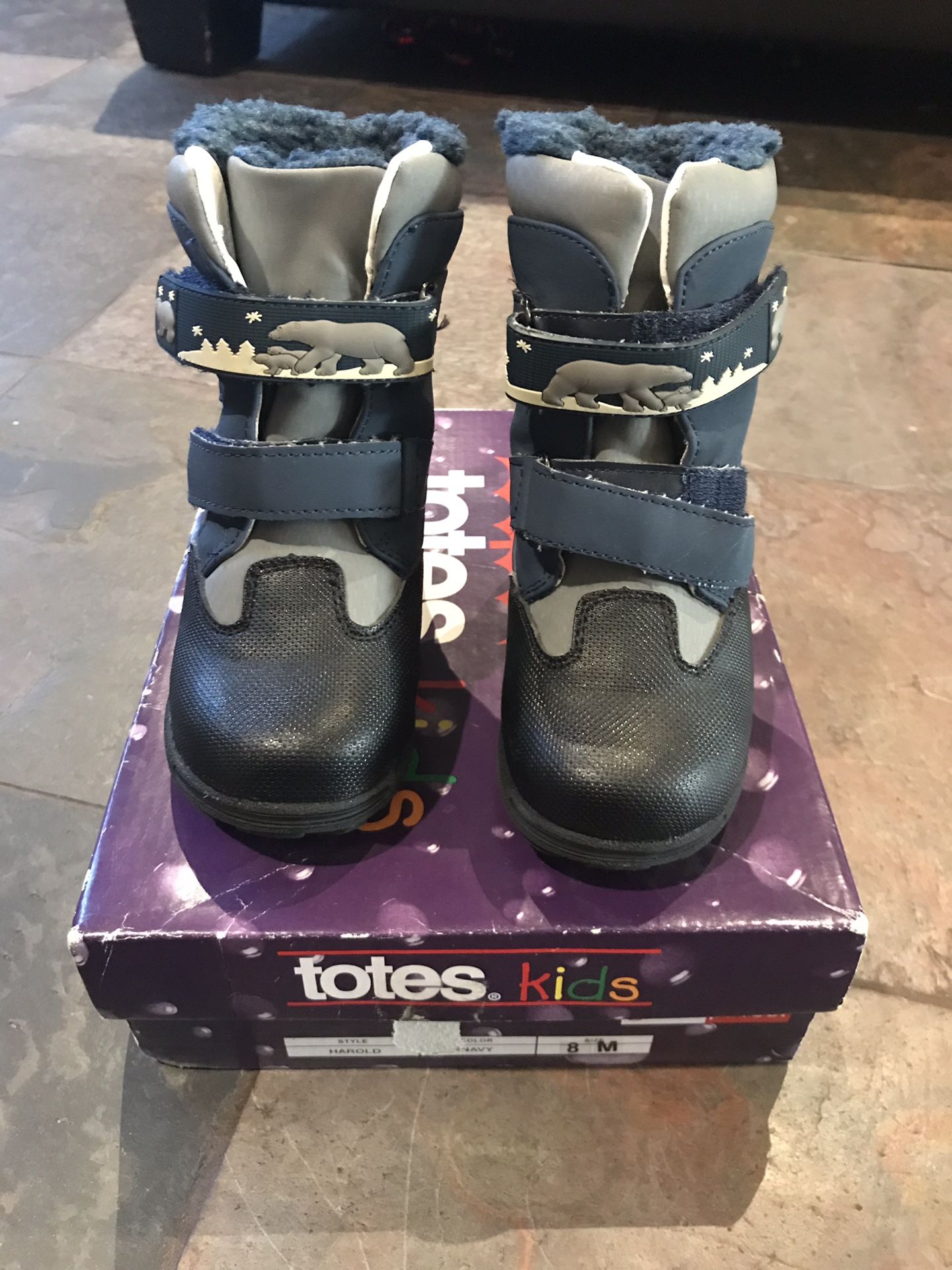 Kids Totes Snow boots, toddlers size 8