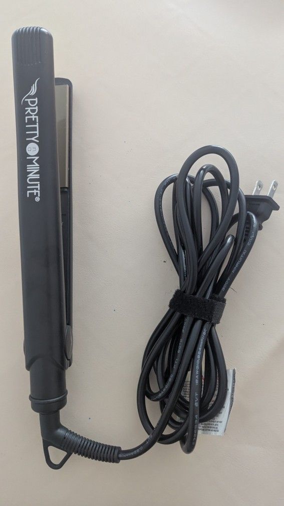 PRETTY IN A MINUTE 1.25” Classic Black professional flat iron hair straighten