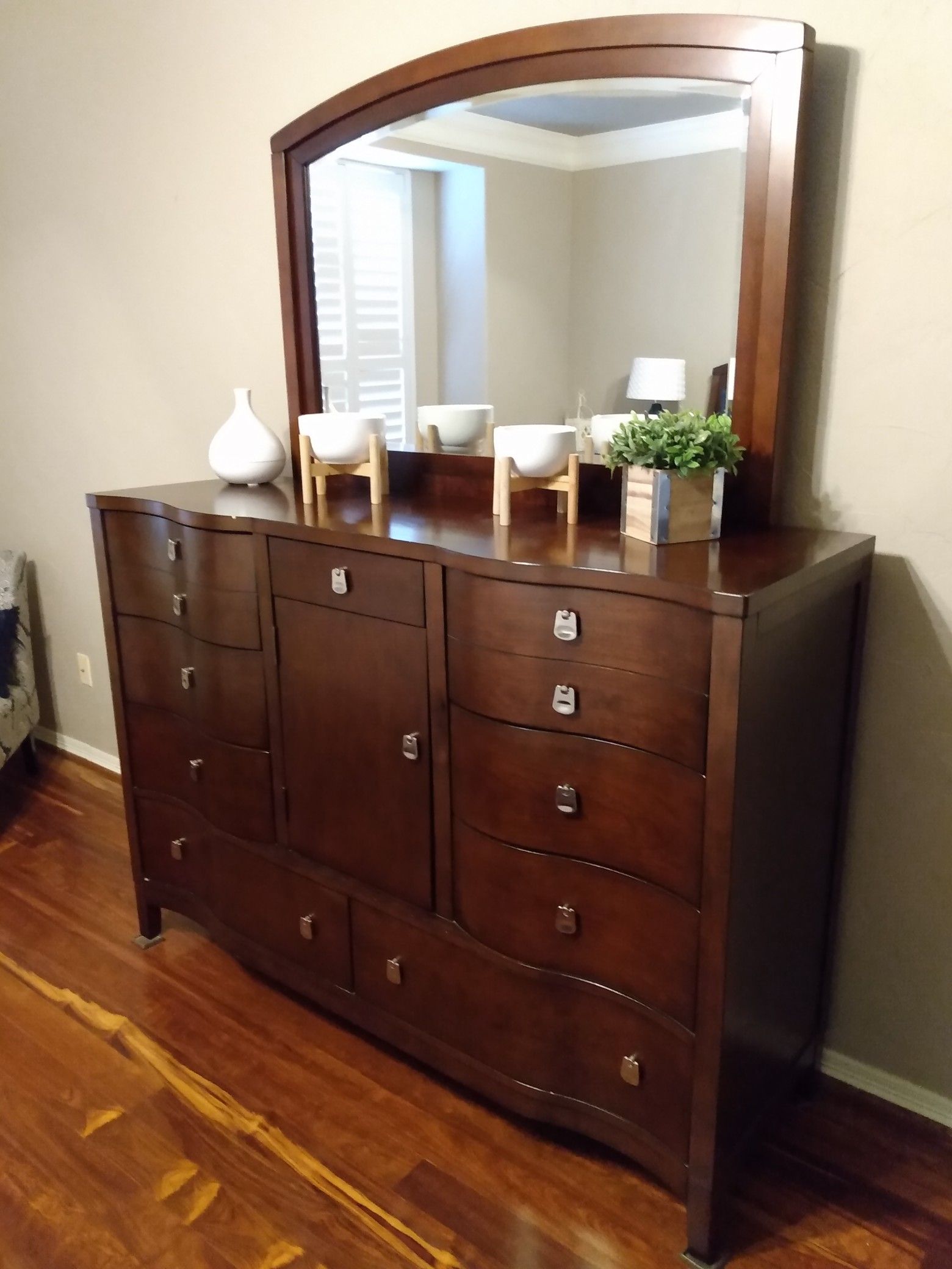King-size bedroom suit includes matress box springs