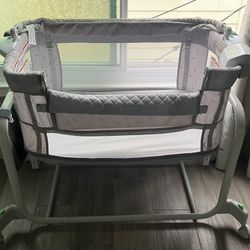 Bedside Bassinet – Clean & Great Condition