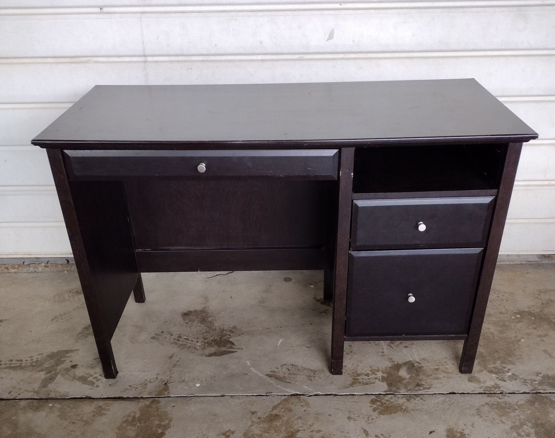 Desk measurements in pictures