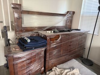 King Bedroom Set – Solid Wood – Need Gone ASAP