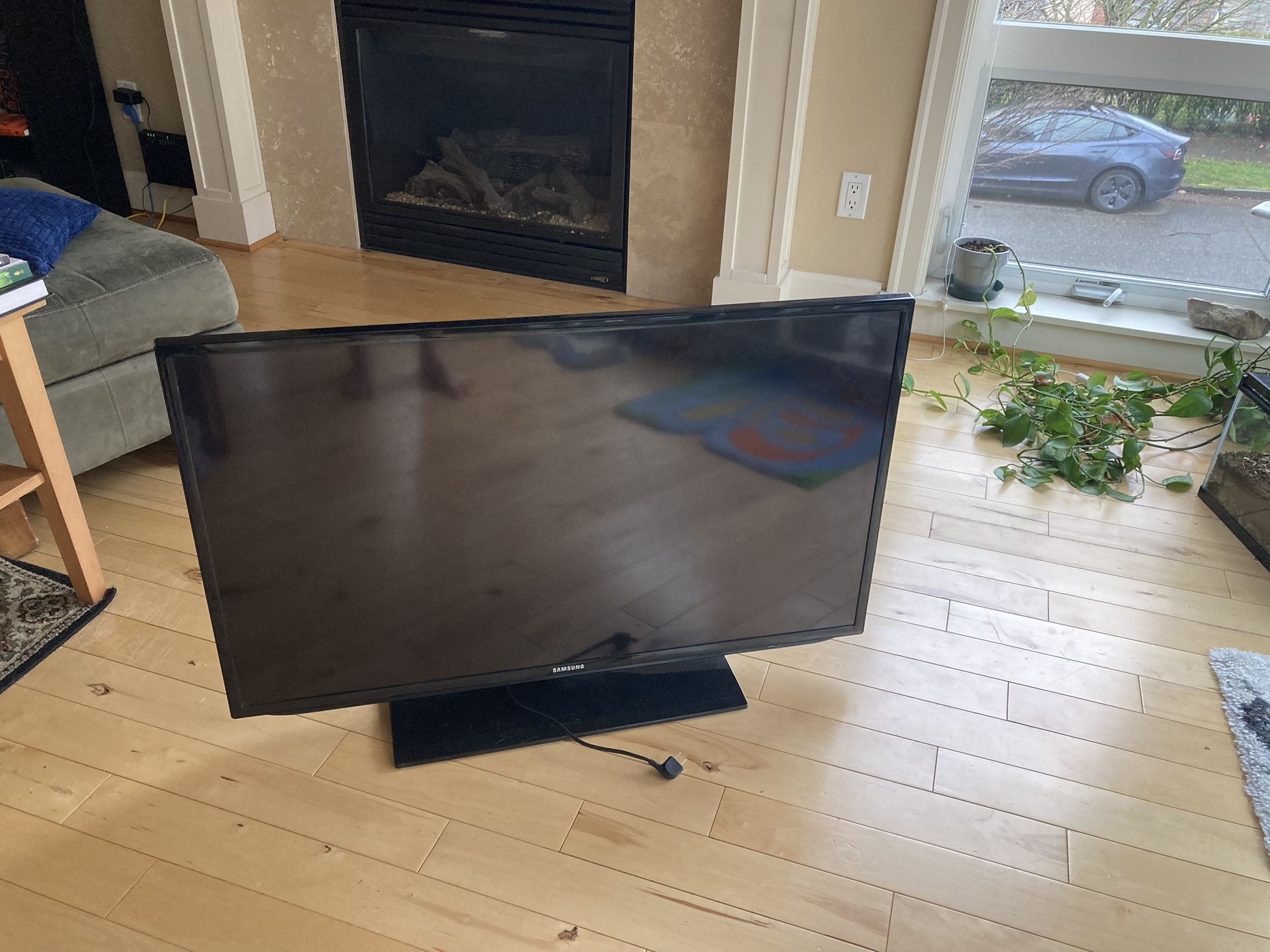 Samsung 37” Flatscreen