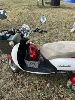Ez Wheels Electric Scooter/Moped
