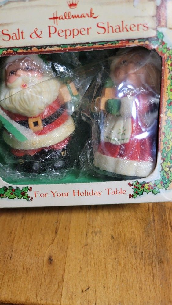 Santa Claus Salt & Pepper Shakers – Treasures Under Sugar Loaf – Antiques,  Collectibles, Home Decor and More