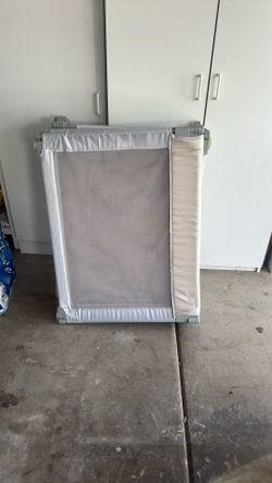 Kid/Doggy Enclosure With Gate
