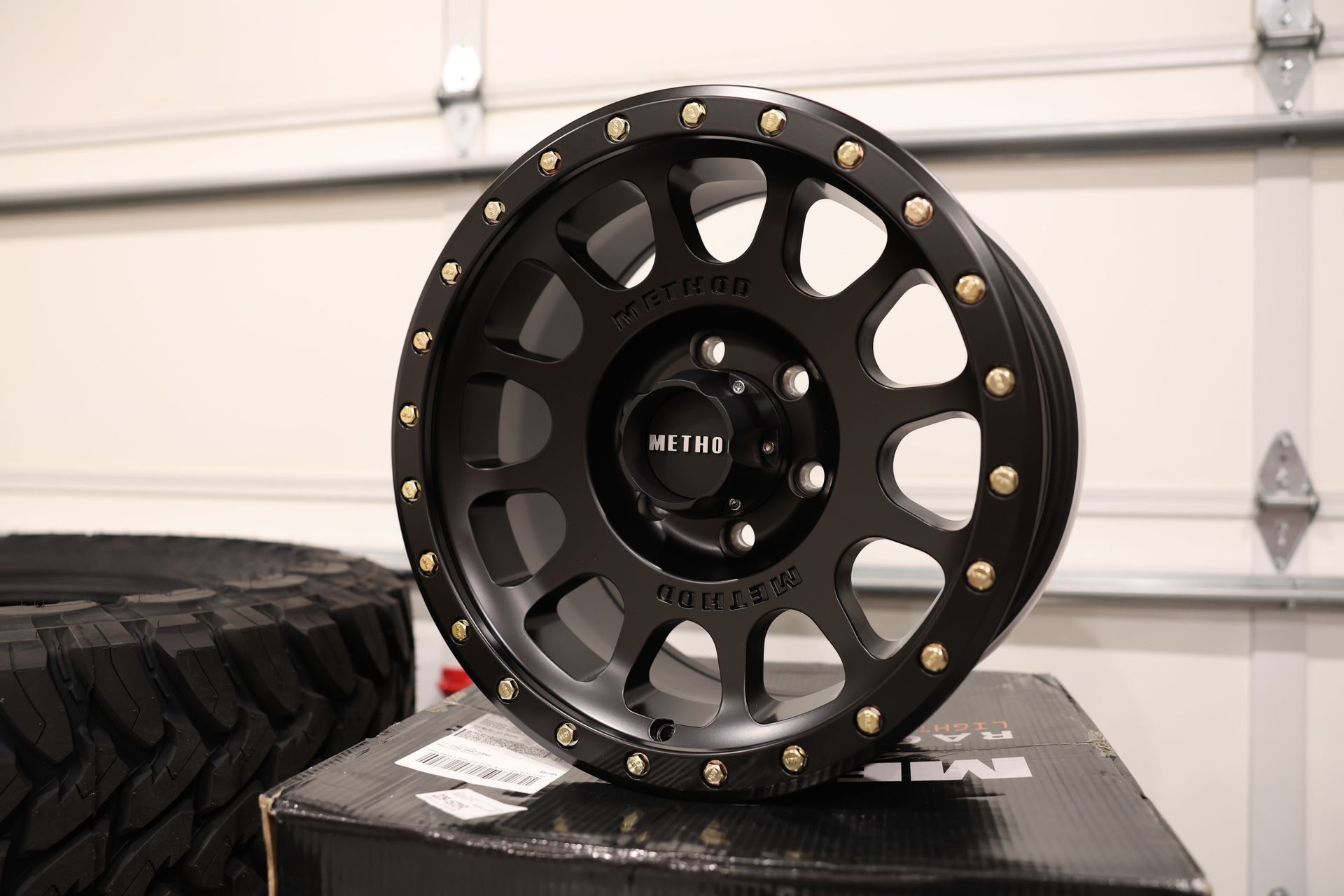 Method Race Wheels MR305 in Matte Black (17x8.5 in 6X5.5 Bolt Pattern)