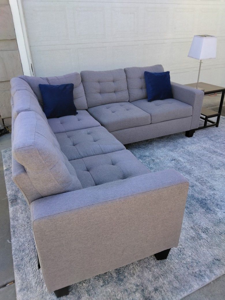 Free Delivery Gray Sectional Couch 🛋️