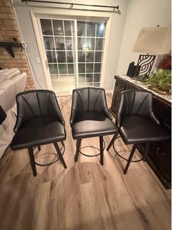 3 bar stools