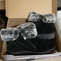 Women Boots Size 9