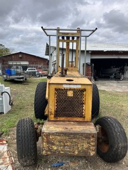 Allis-Chalmer 500 Series 4 Cylinder Diesel. 2000.00 OBO