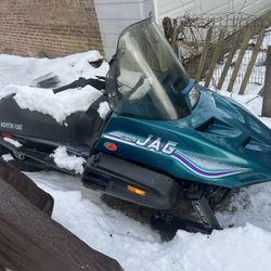 Snowmobile 440 Arctic Cat
