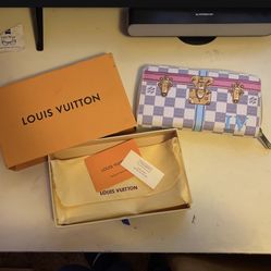 Louis Vouitton Zippy Wallet 
