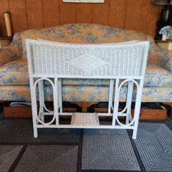 White Wicker Planter Table galvanized flower liner PLANT STAND IN GREAT CONDITION coastal boho chic