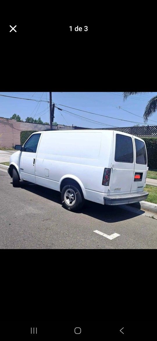 2003 GMC Safari Cargo