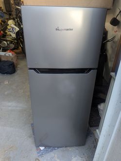 Fridgemaster xl mini fridge.