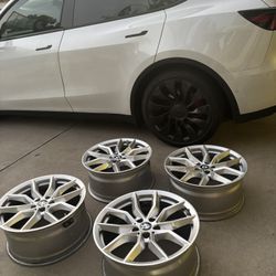 BMW 19” Rims From 2020 BMW X5 In Excellent Condition 