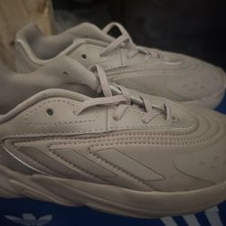 Adidas Ozelia's