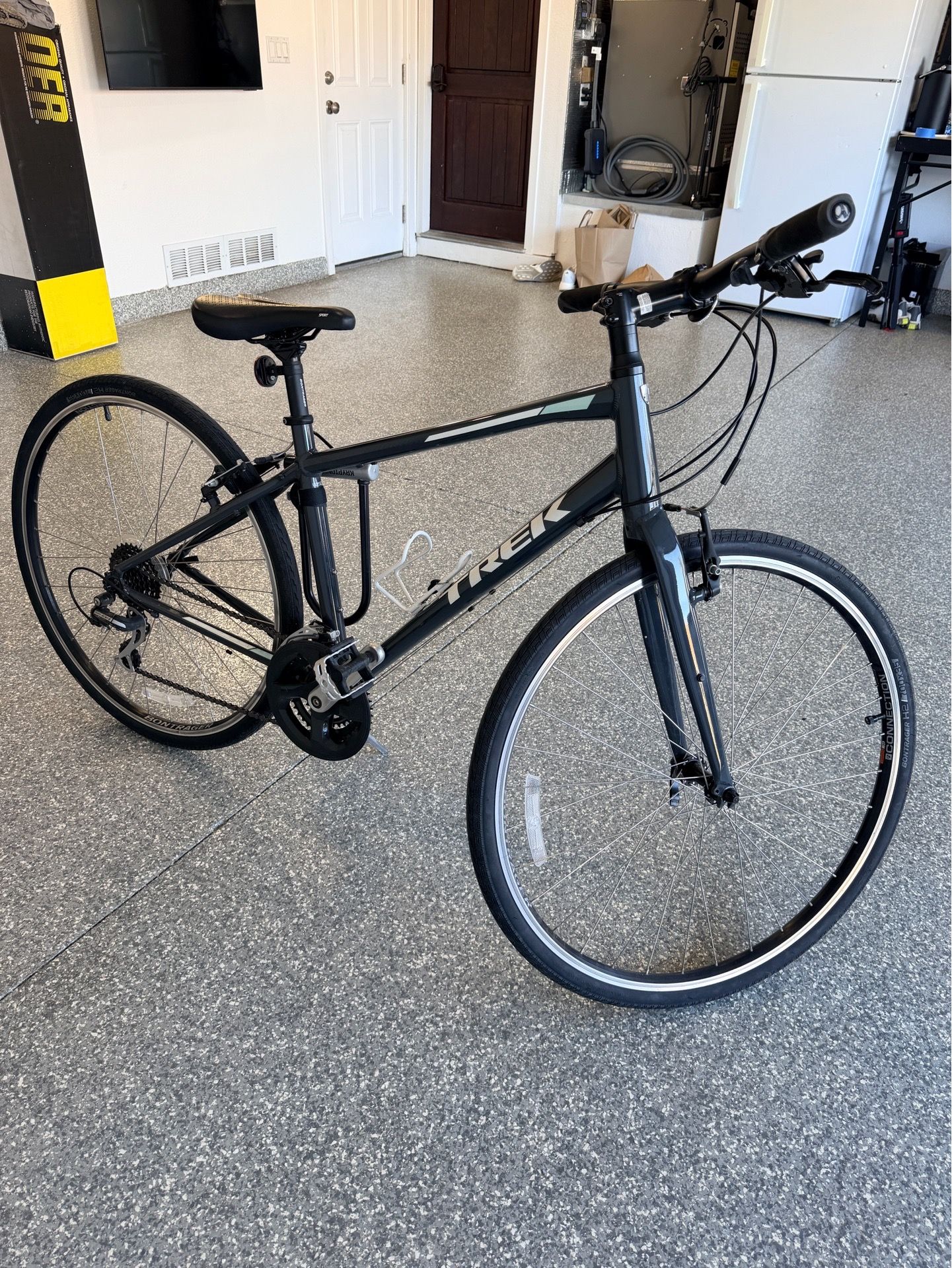 Trek fx2 hybrid bike medium size.