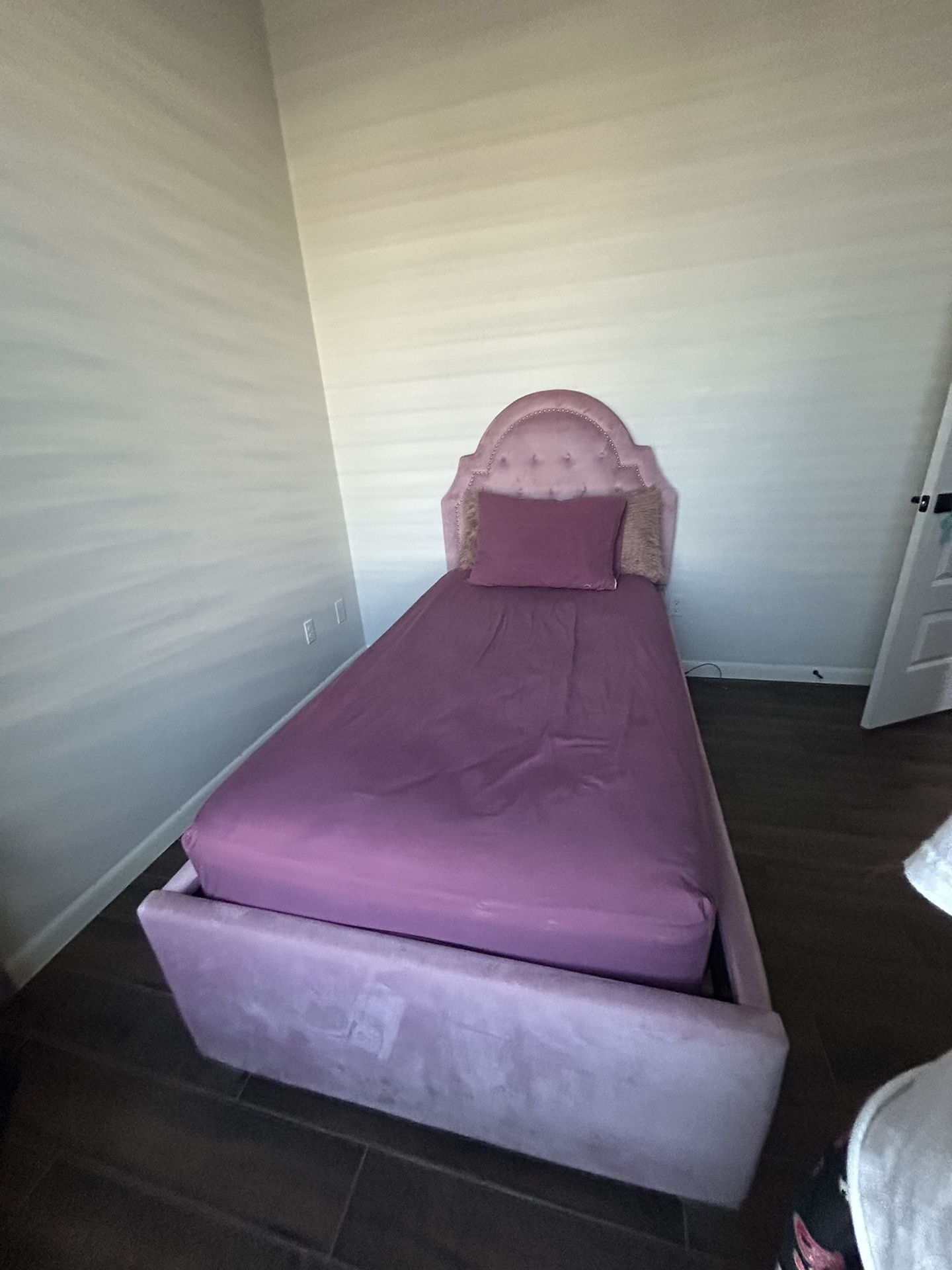 Twin Size Bed Frame With Headboard No MATTRESS