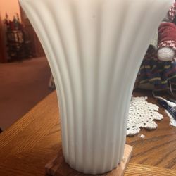 Large Vintage Ribbed Fluted 7.5” Tall Milk Glass Vase Excellent Condition