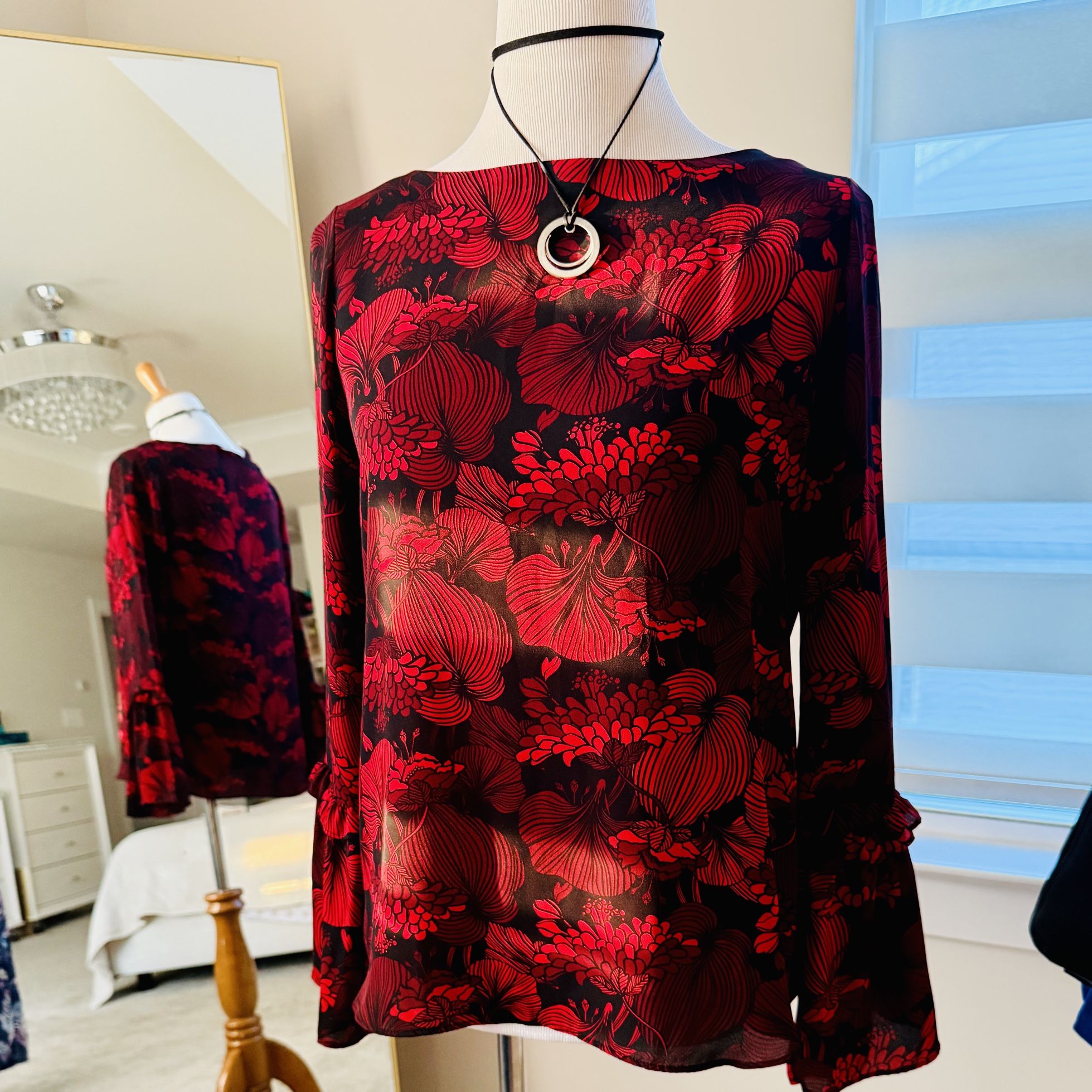 New Violet & Claire Red Floral Women's Top size M