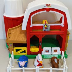 Fisher-Price 2006 Little People Animal Sounds Barn Silo Fences Animals EUC Works