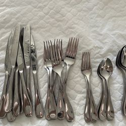 Oneida Stainless Flatware 26 Pc lot Glossy Teardrop Silverware