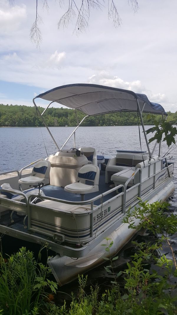 18 foot pontoon boat