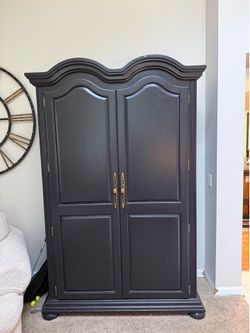 ***FREE*** Large Hutch