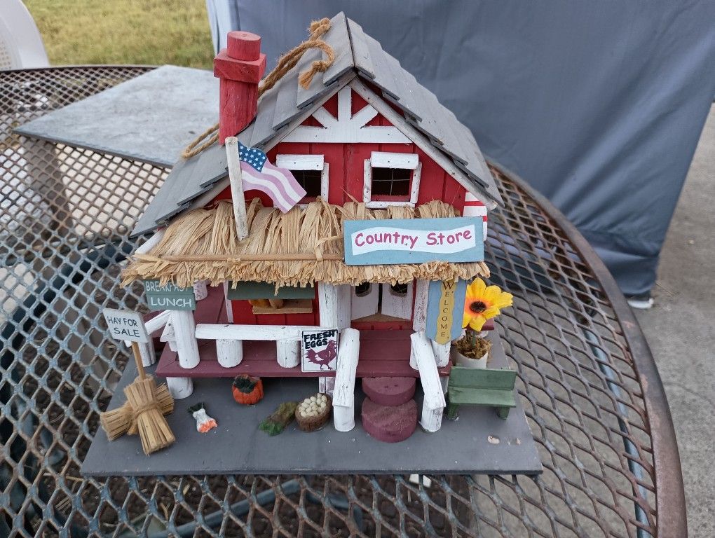 Country Store Birdhouse