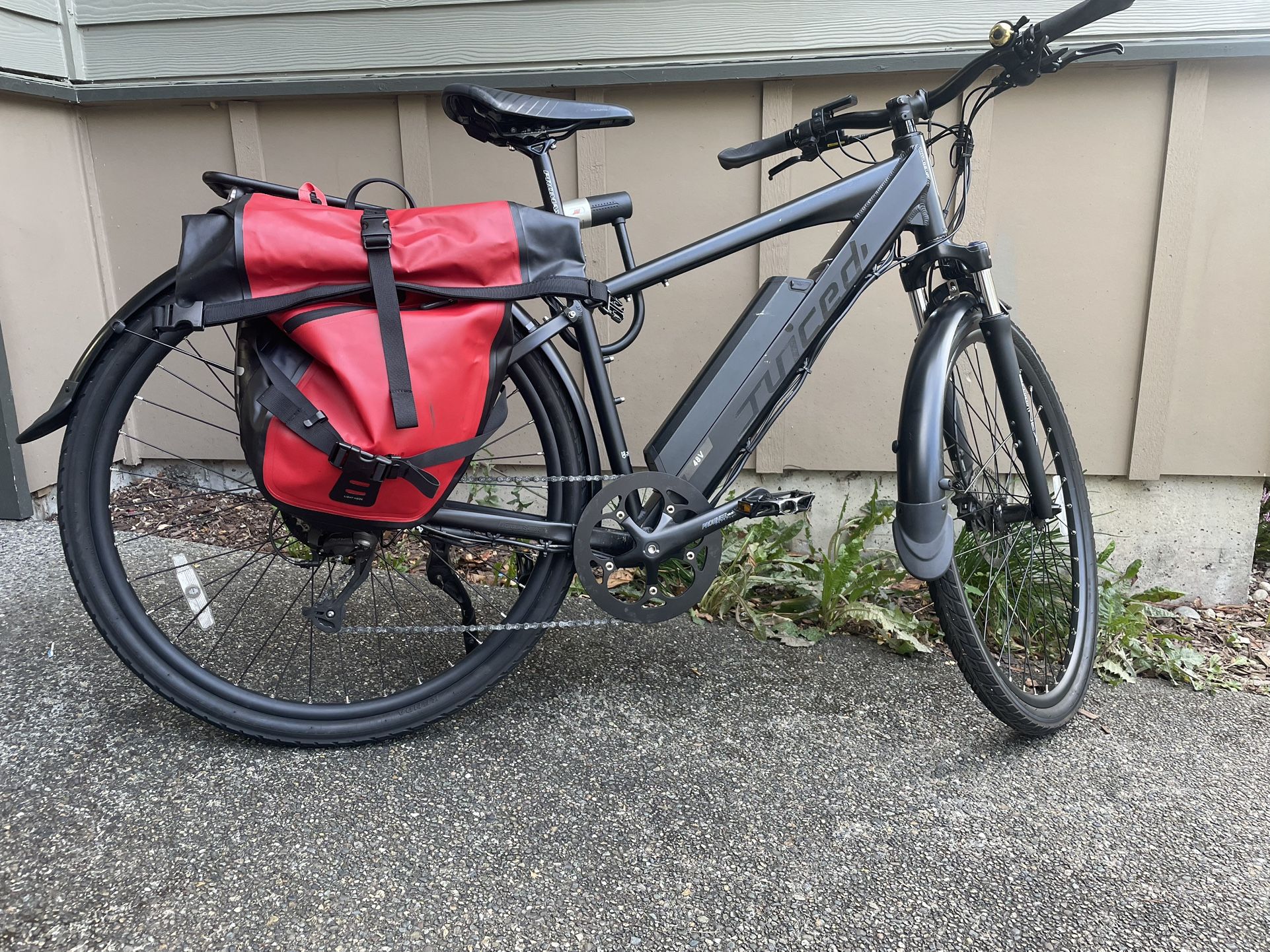 Used Juiced Cross Current S E-bike with commuter gear