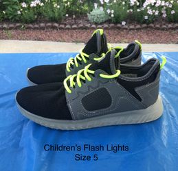 Children’s Flash Lights Sneakers with USB Charger Size 5
